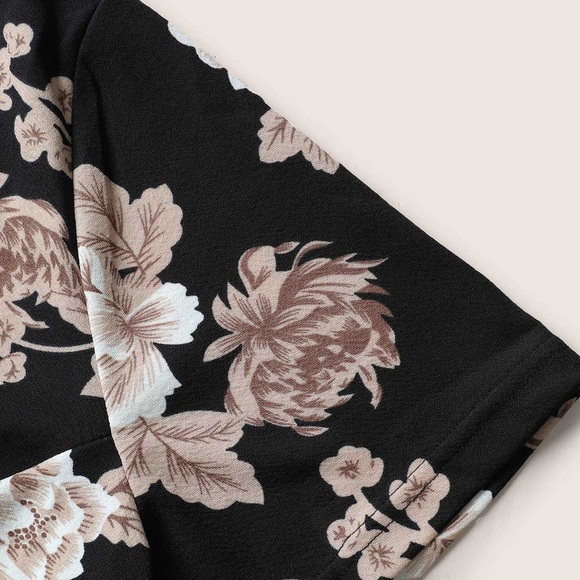 NWT Bloomchic Floral Twist Front Asymmetrical Hem T-shirt Size 12/L - Picture 4 of 8